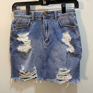 Hollister Cali denim mini skirt distressed raw hem size 3/26
